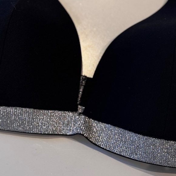 Elegant Black and Silver Bra with Adjustable Straps - Picture 8 of 11